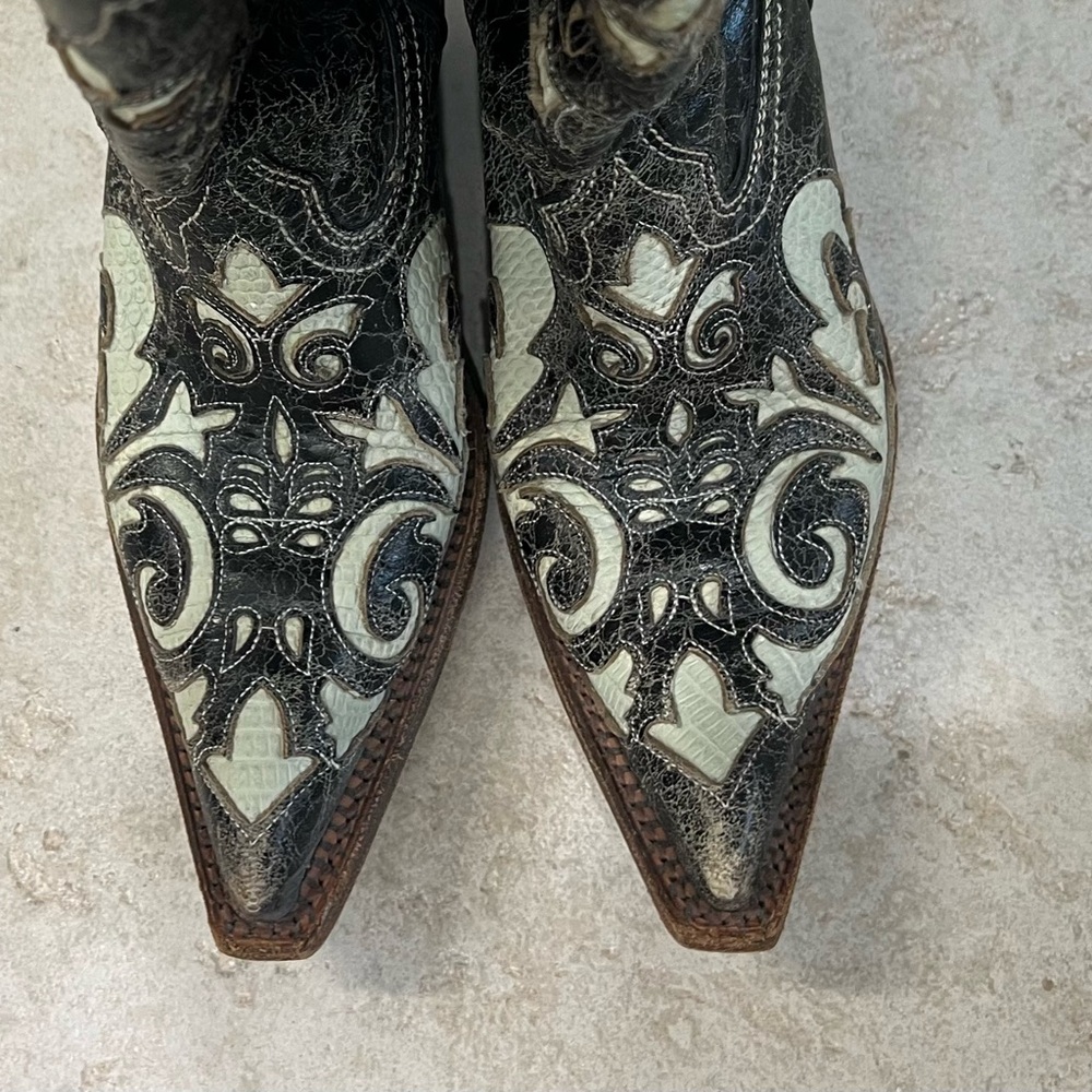 Gorgeous, Elegant Black and Cream Corral Western Genuine Lizard Boots